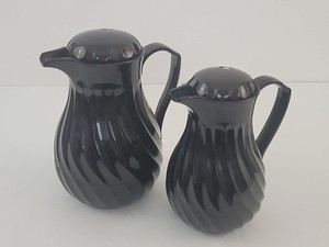 Vollrath 52140 Tilt And Pour Black SwirlServe 32-42 Ounce Beverage Server