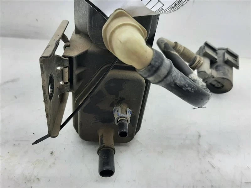 Bote de vapor de combustible GMC Sierra 1500 04-20 15137021 Foto 2 de 4