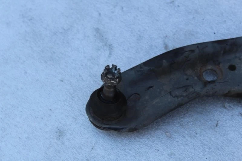 Toyota MR2 SPYDER 2000 LADO DEL CONDUCTOR IZQUIERDO BRAZO DE CONTROL INFERIOR DELANTERO Foto 3 de 4