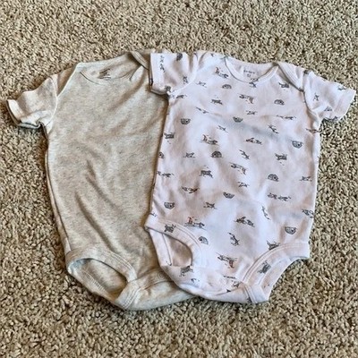 Carters Baby Boy One Piece Bodysuit Size 12 Months Romper White Gray DOGS