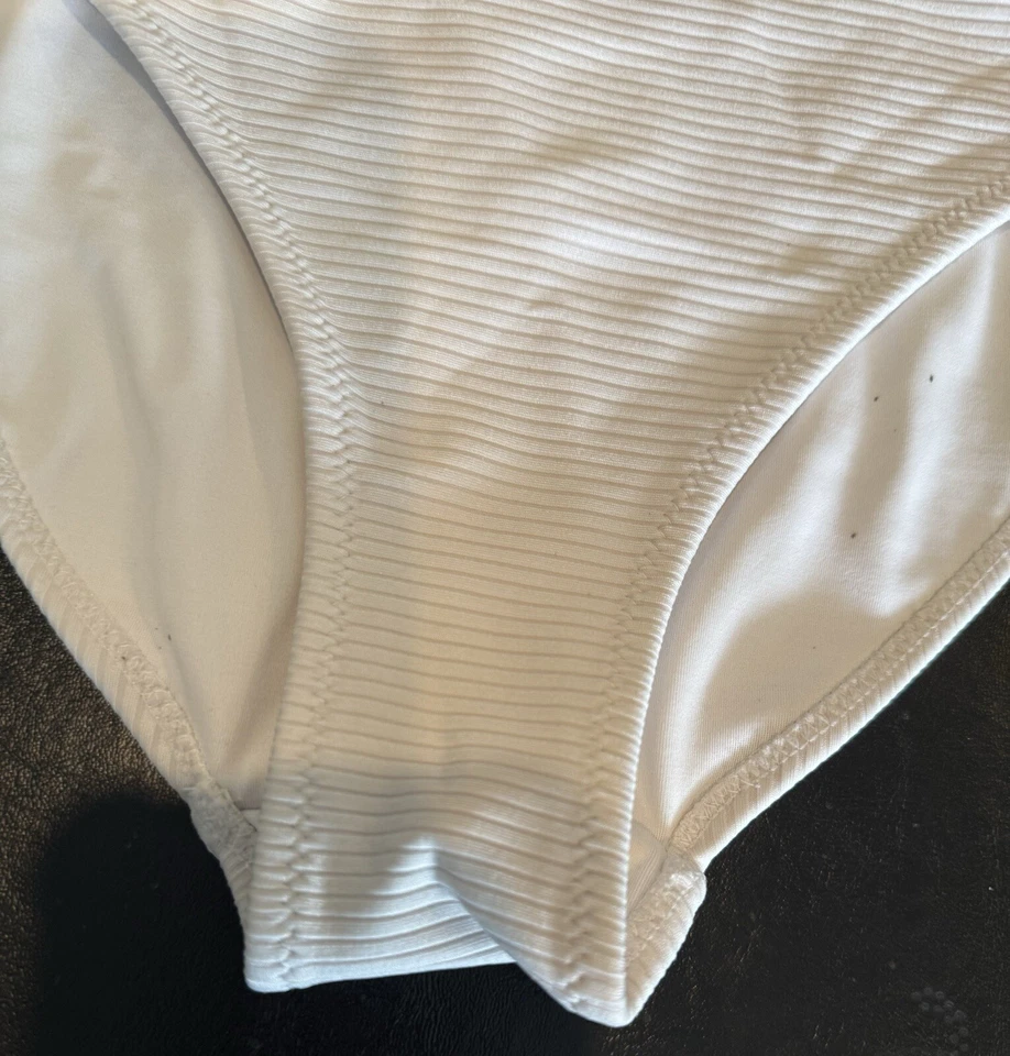 H&M Women's Size 8 White Ribbed Bathing Suit Bottoms (Swim Suit) A0030 - Image 2 of 4