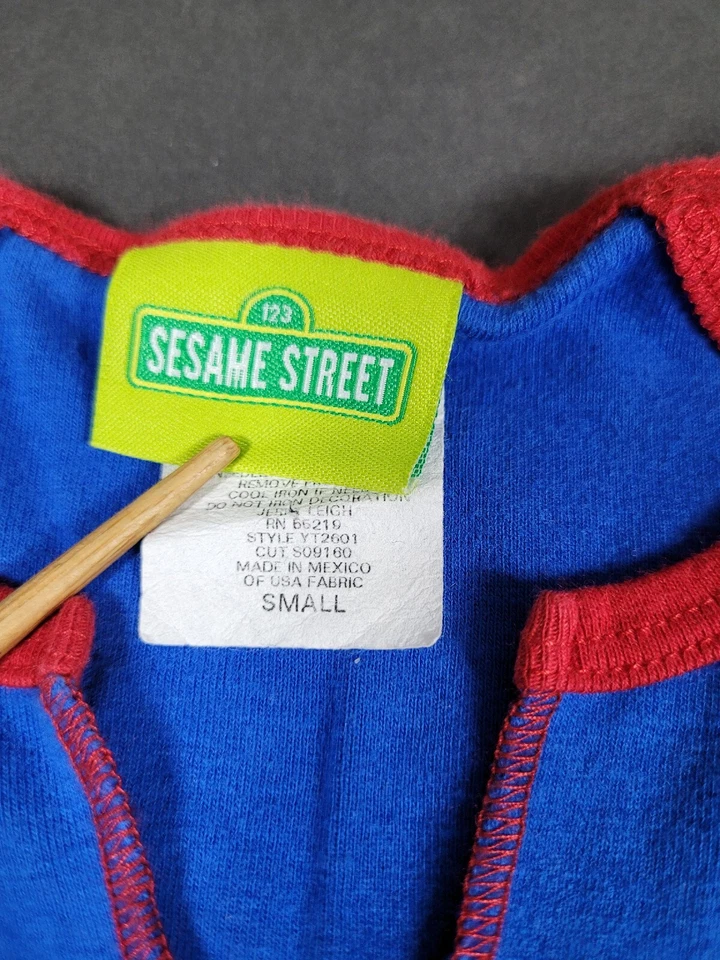 Camisa de colección Y2K 2003 'This Way to Sesame Street' Elmo camiseta raglán niños pequeña Foto 3 de 4