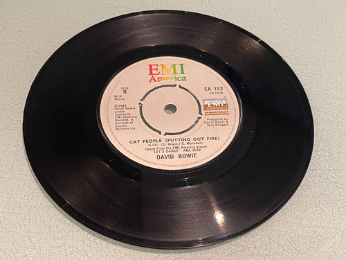 David Bowie - Let's Dance - Cat People - Vinyl Record 7" Single 1983 EMI America - Picture 4 of 4