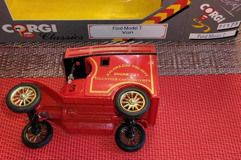 Corgi Classics 1:43  C865/3 - Ford Model T Van - Kalamazoo Fire Departement.  - Bild 4 von 4