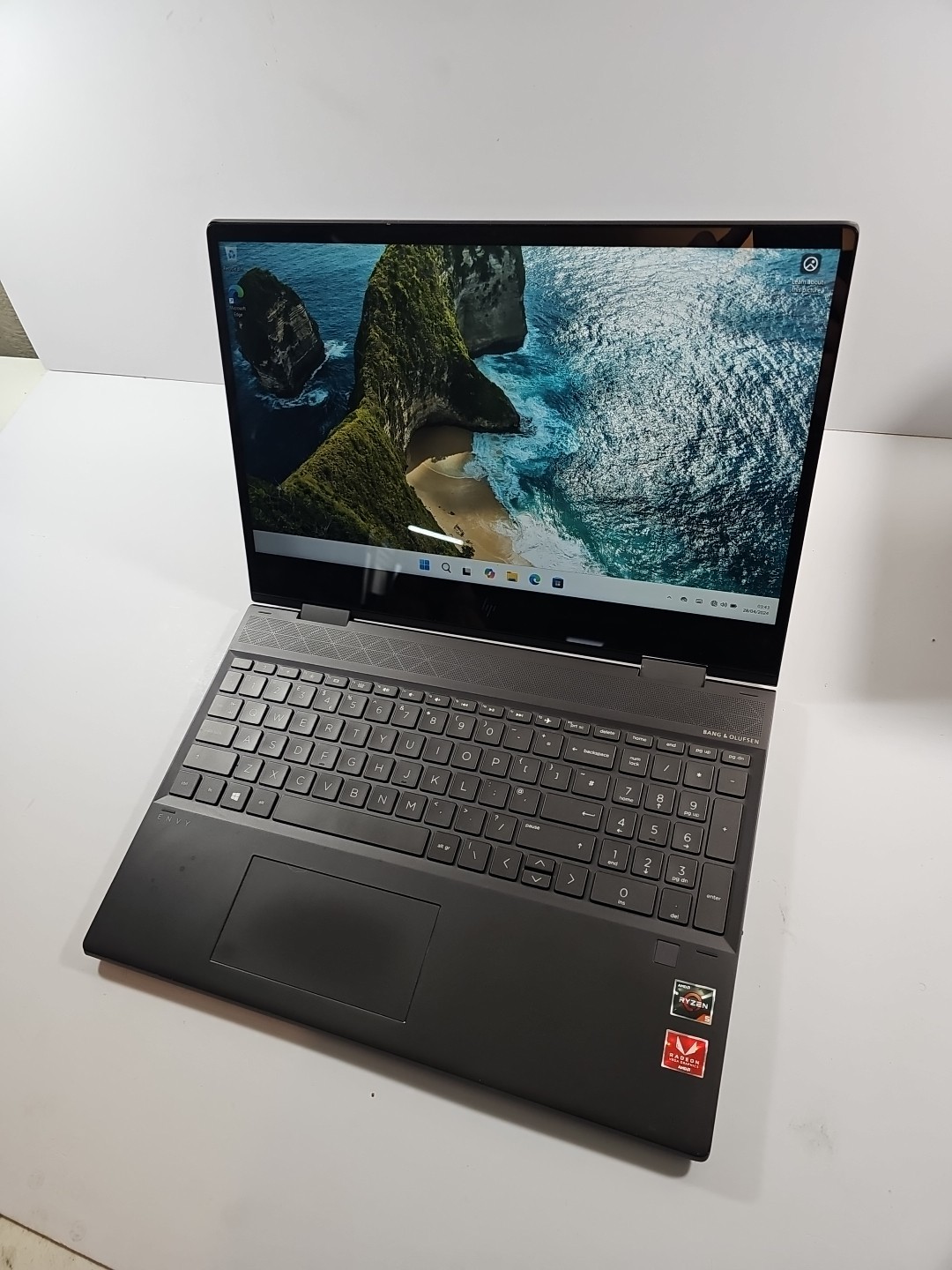 HP Envy X360 2 In 1 Touch Laptop 15.6" AMD Ryzen 5 3500U 16GB RAM  256GB Nvme