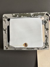 Zewnętrzne gniazdo zasilania drzwi i podwójna