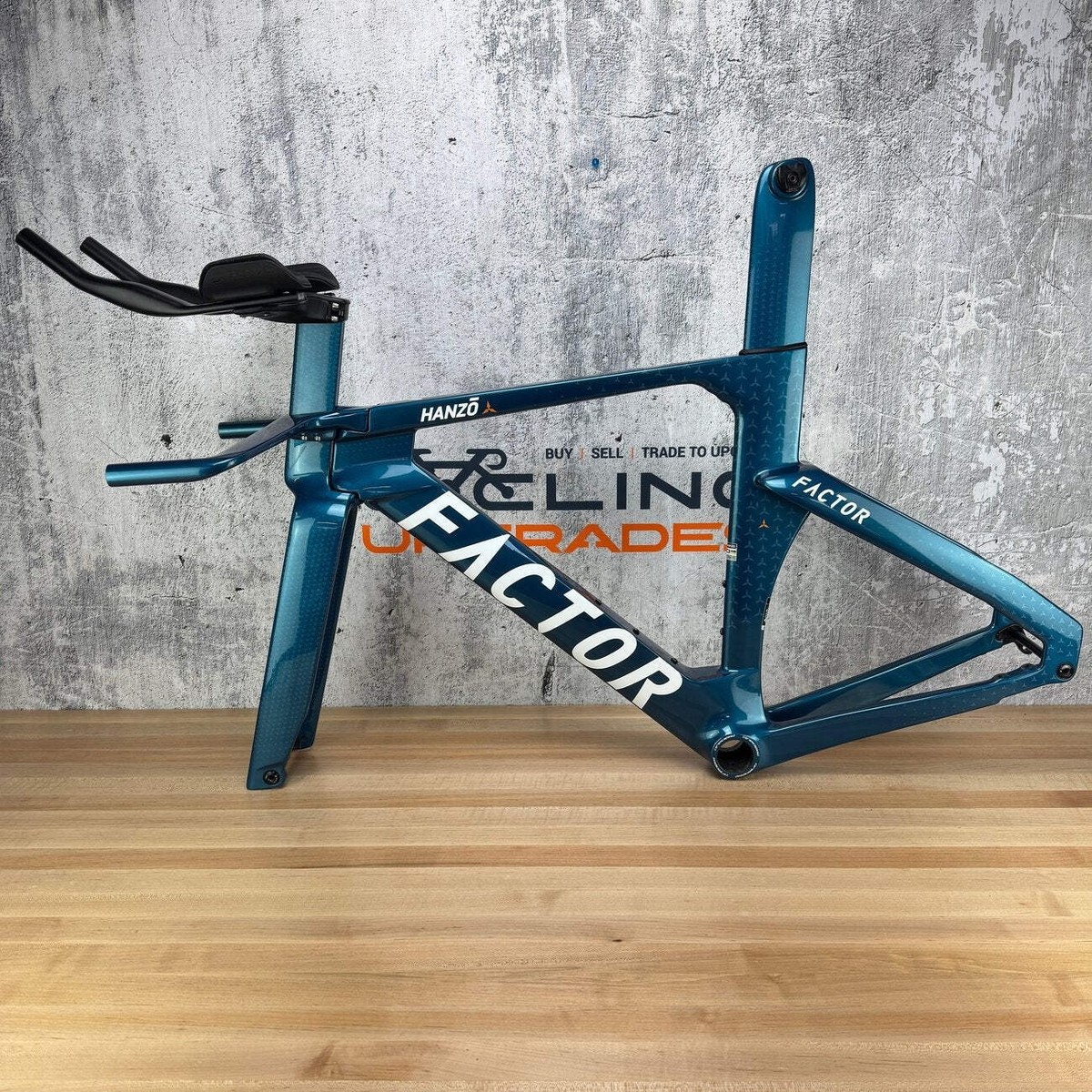 Low Mile! Factor Hanzo Medium Carbon TT/Triathlon Disc Frameset