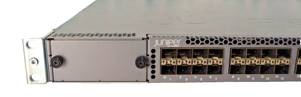 Conmutador de fibra doble Juniper EX4550-32F 32 puertos 10 GbE SFP+ 650 W AC 750-039067 Foto 3 de 4