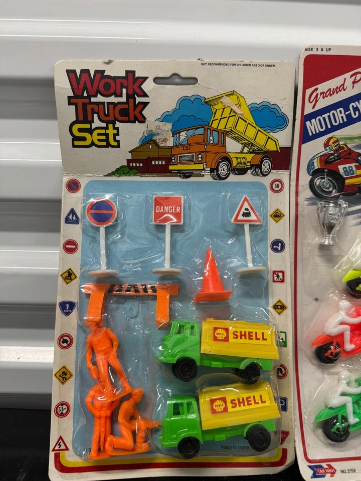 老式玩具套装:工作卡车、摩托车赛车和派对礼品 – — 第 2/4 张图片