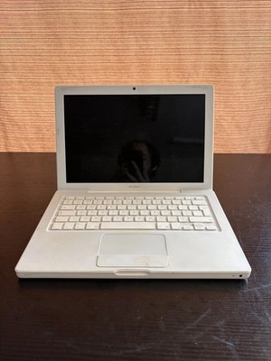 LESEN! Macbook A1181, Core 2 Duo, 13,3'', 1GB RAM #02