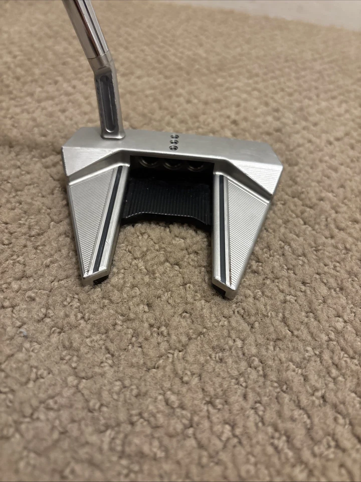 Scotty Cameron Right-Handed Putter, phantom 7.5, 15 g weights. 34 in. - Image 2 of 4