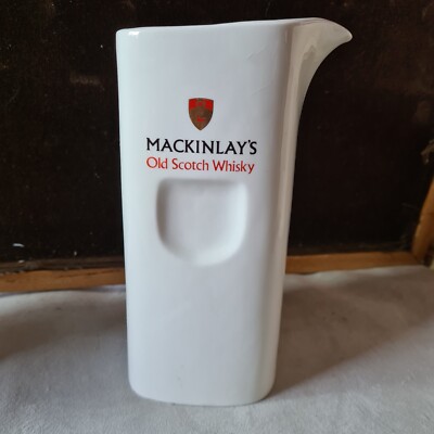 'MacKinlay's Old Scotch Whisky' Wasserkrug mit Pinchseite, Burleigh Ware, 17,5 cm