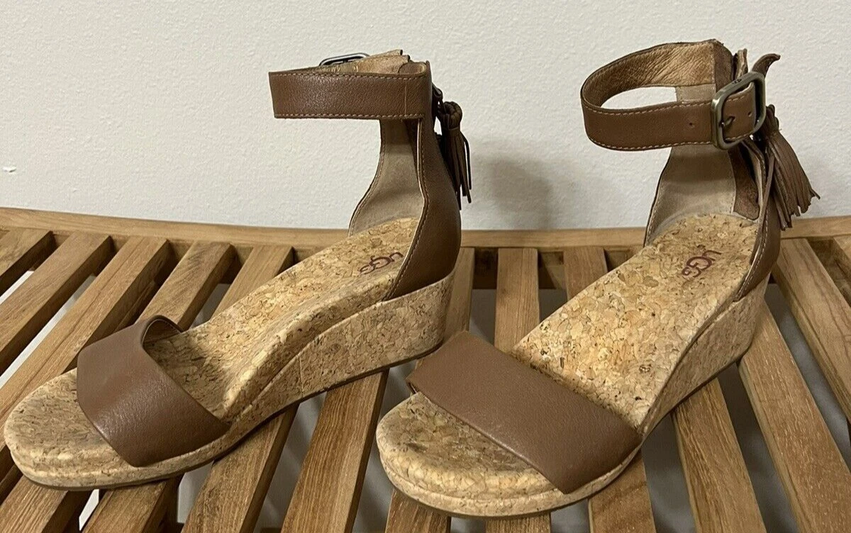 Uggs Women s Zoe II Leather Open Toe Wedge Sandal 1019973 Size 7