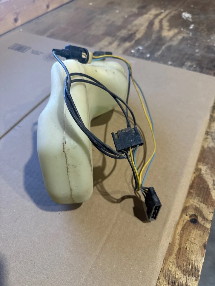 Oldsmobile 98 1973 tanque de depósito de lavadora 1971-1976 GM Foto 4 de 4