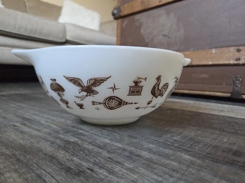 Pyrex Early American Cinderella 443 White Brown  2-1/2 Qt Nesting Mixing Bowl