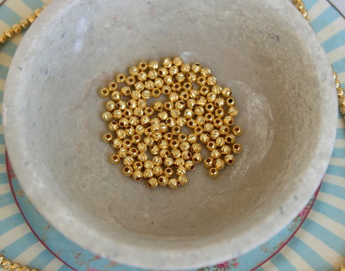 2.5MM Round Diamond Laser Cut Ball Spacer Gold Plated Loose Metal Beads 50 pcs - Picture 3 of 5