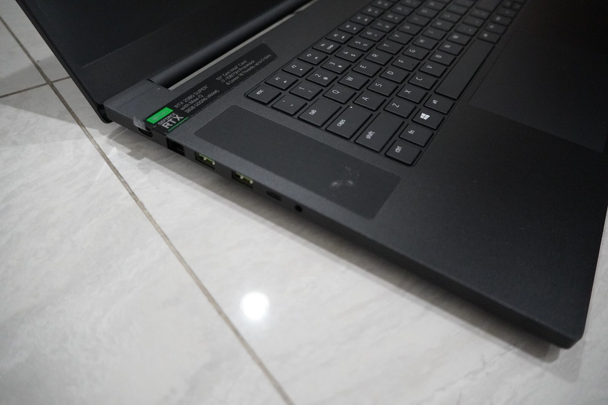 Razer Blade Pro 17 i7-10875H RTX 2080 Super Max-Q 16GB 512GB SSD