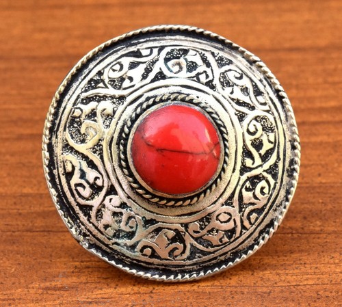 Anillo Kuchi afgano jaspe rojo tallado cúpula redonda joyería étnica tribal bohemia - Imagen 2 de 5