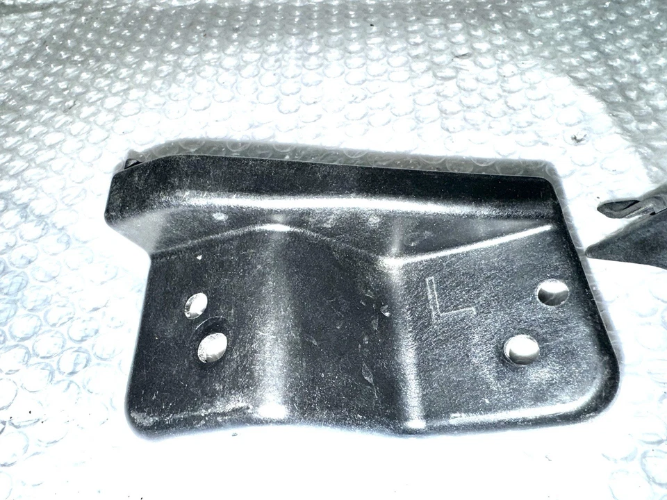 GENUINO Soporte de parachoques superior delantero derecho y derecho para Hyundai Genesis 2012-2014 OEM Foto 3 de 4