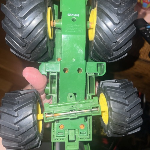 Vintage ERTL Plastic 1/16th Scale JOHN DEERE Front End Loading Tractor - Picture 10 of 11