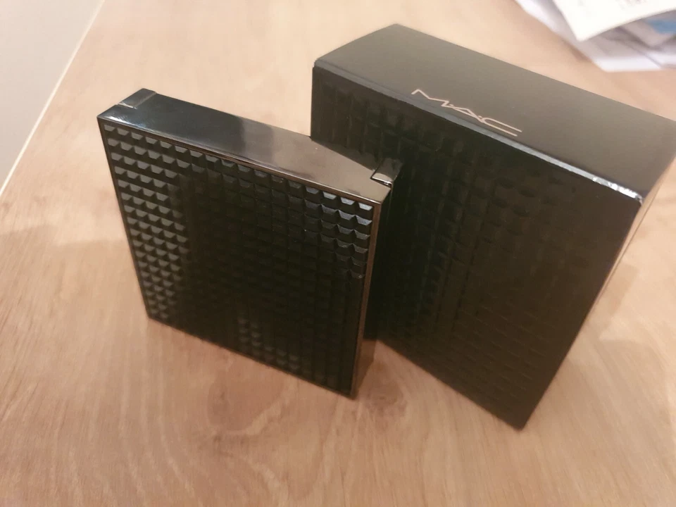 Mac Sheer Mystery Powder - New! Shade DARK - Image 3 of 3