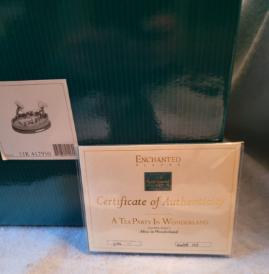 WDCC Disney - A Tea Party In Wonderland - Alice In Wonderland