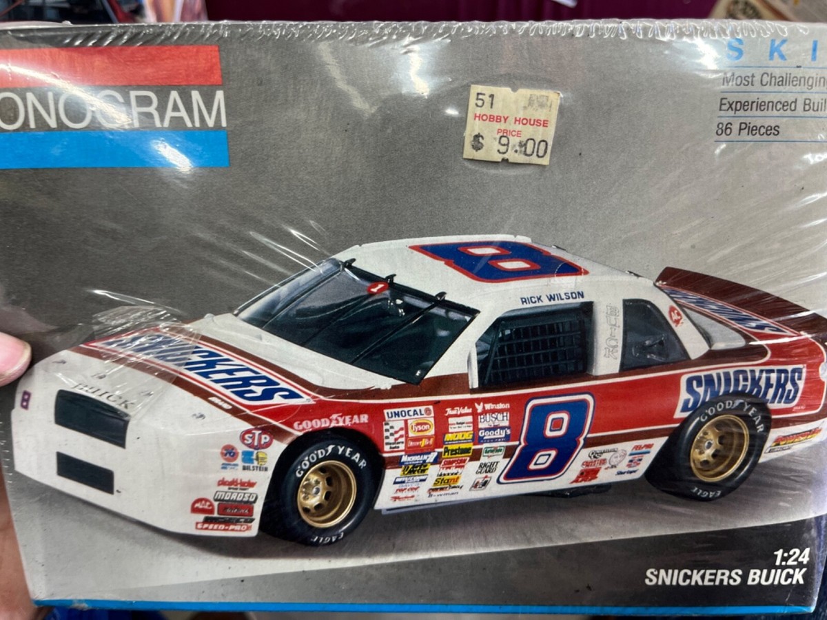 NASCAR 1/24 プラモデル Monogram 2940 Rick Wilson Snickers Buick Regal #8 NASCAR 1