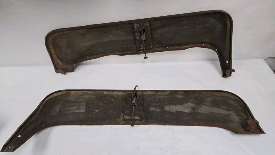 1967-68 Cadillac Deville Fleetwood Lt & Rt Rear Fender Skirts OEM GM - Image 4 of 4