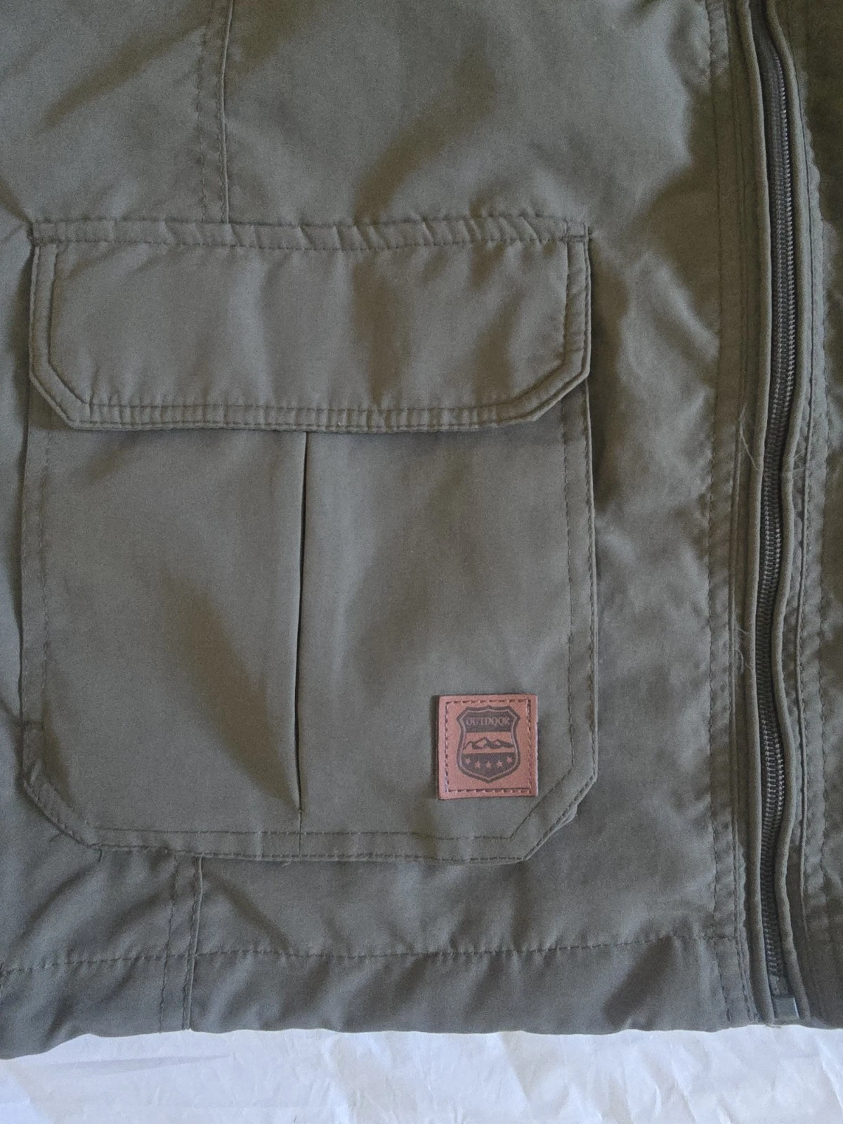 Mens Vest-OUTDOOR-army green nylon zip lightweight hiking/outdoors Gorpcore-L
Opens in a new window