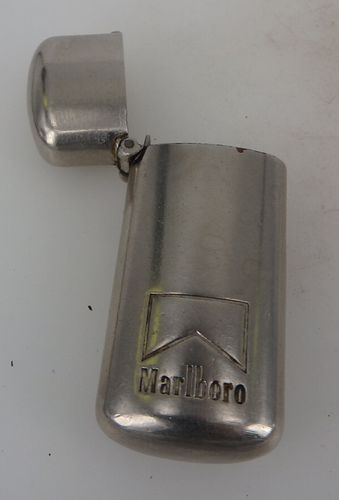 Marlboro massiv Stahl mit Klappdeckel Hülle für Einwegfeuerzeug um 1975 (108335)