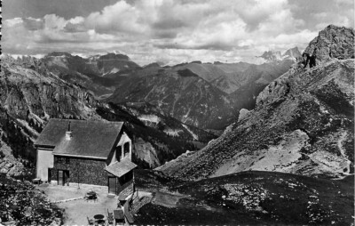 Dolomiten, Osterhütte gegen Sella & Marmolada - Echtfoto - unbespielt 50er Jahre