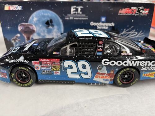 NASCAR Kevin Harvick ET: The Extra-Terrestrial 2002 1:24 Diecast Action CWC NOS