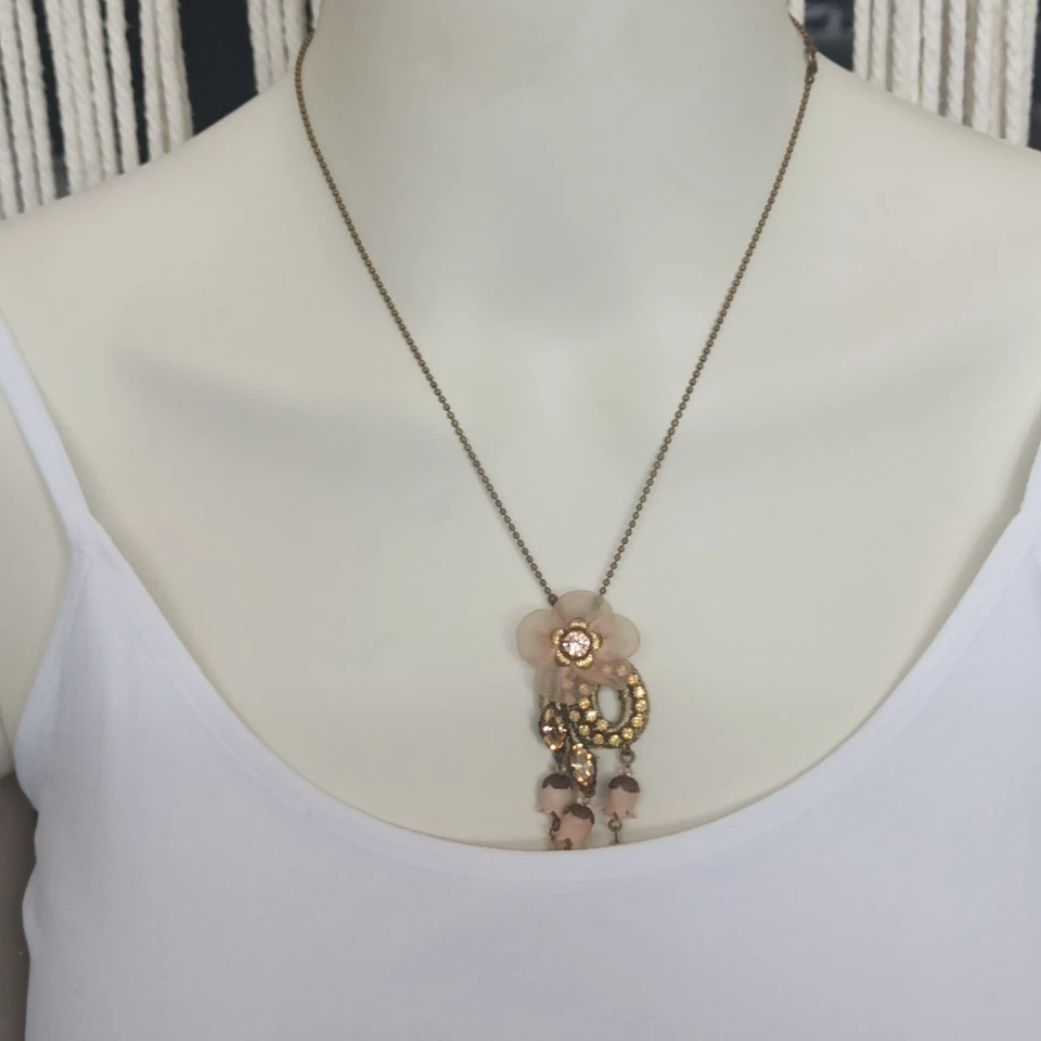 Colar Michal Negrin lótus floral romântico chique gasto rosa pastel renda retrô - Imagem 2 de 4