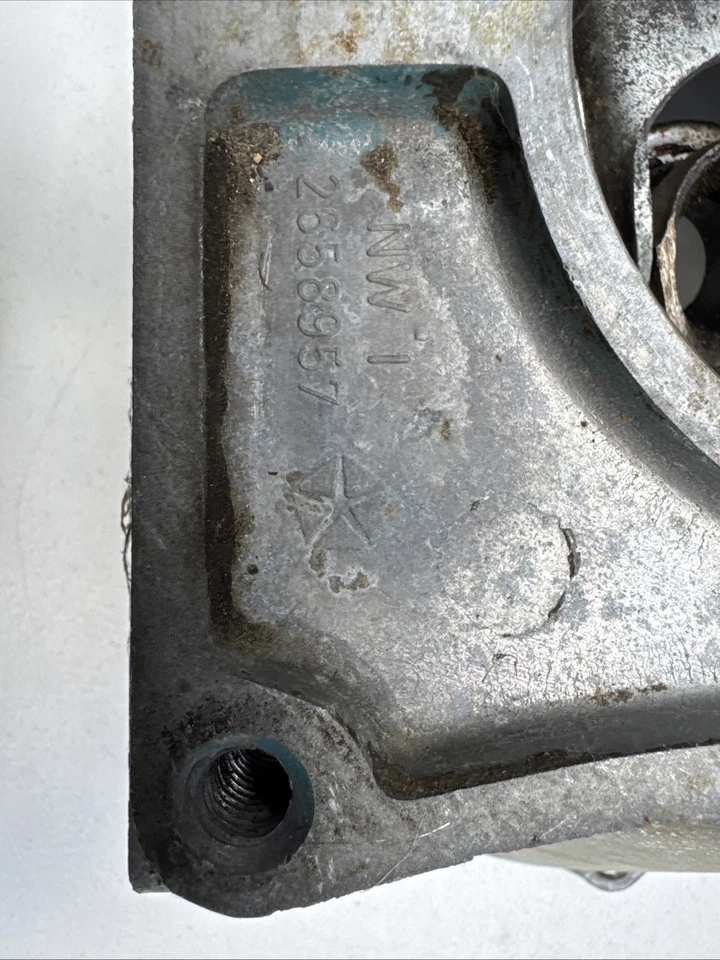 CARGADOR BARRACUDA 1964 1965 1966 67 68 1976 DARDO 6 cilindros carcasa campana manual Foto 2 de 4