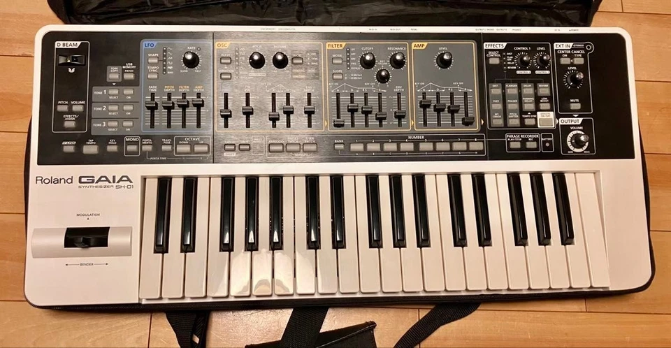 Roland GAIA SH-01 Synthesizer with Power Adapter & Soft Case Tested Japan - Image 3 of 4