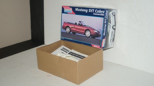 Monogram 1996 Mustang SVT Cobra Cabrio Auto Maßstab 1:25 Modellbausatz Nr. 2460