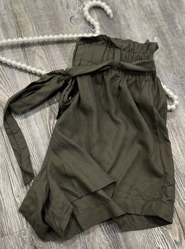 NWOT Charlotte Russe Women’s Dark Olive Ruffled Elastic Waist Belted Shorts S - Picture 10 of 12