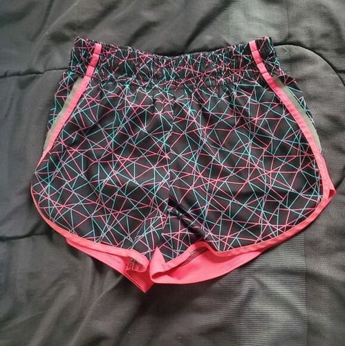 girl large drifit shorts with graphic tank - Picture 2 of 3