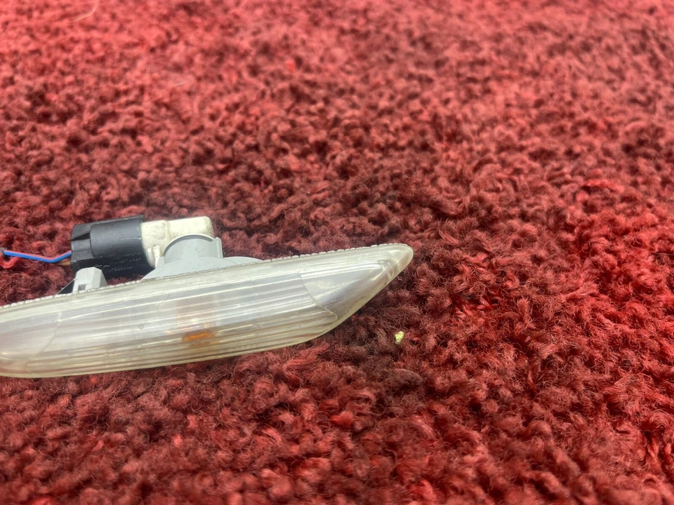 Reflector de luz de guardabarros lateral derecho BMW 2006-2015 E82 E90 E92 E93 OEM 119K Foto 2 de 4