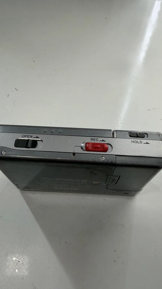 Sony Portable MD MiniDisc Recorder MZ-R3 For Parts or Repair - Image 2 of 4