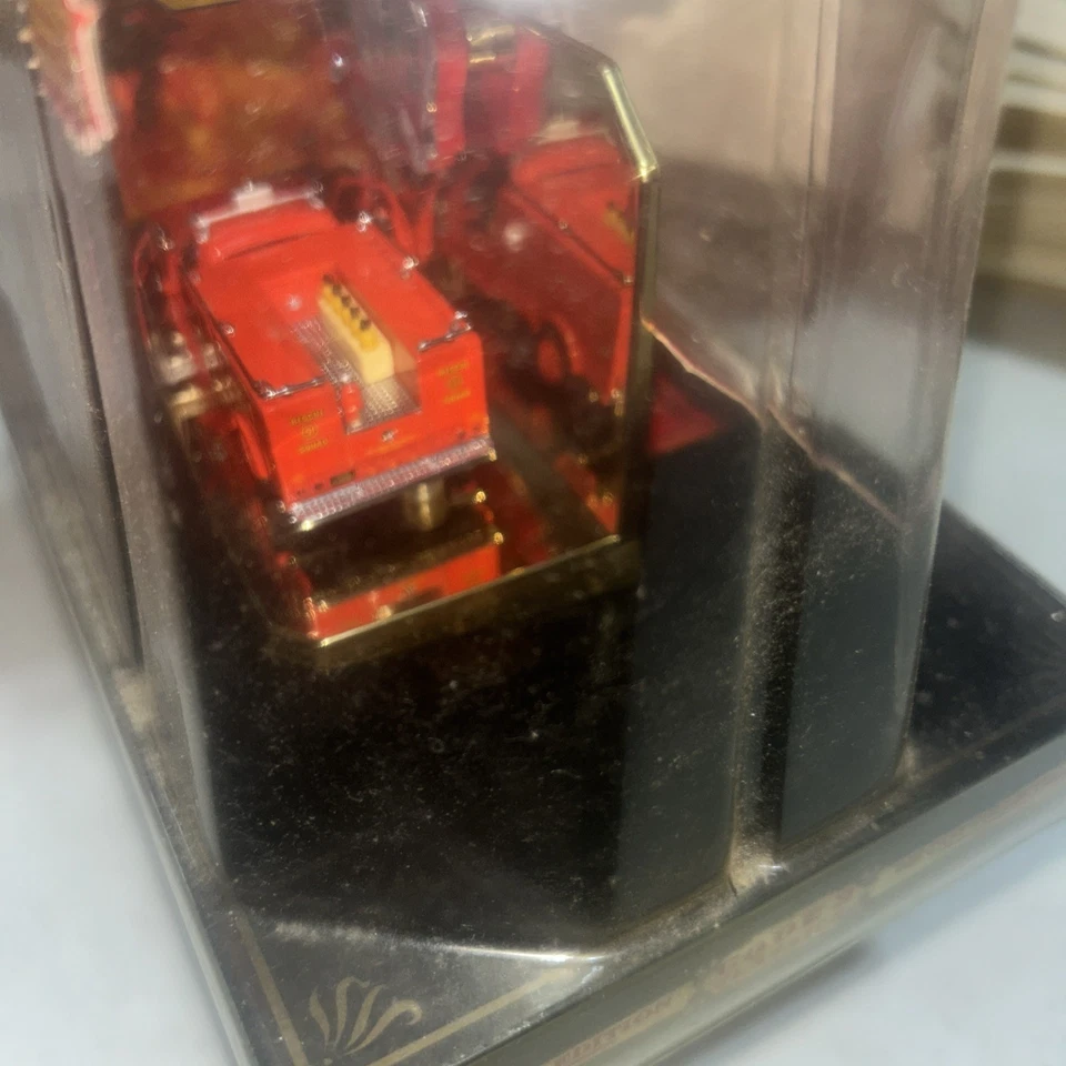 CODE 3 COLLECTIBLES 1:64 EMERGENCY LOS ANGELES 51 RESCUE SQUAD MIB 2001 Original - Image 3 of 4