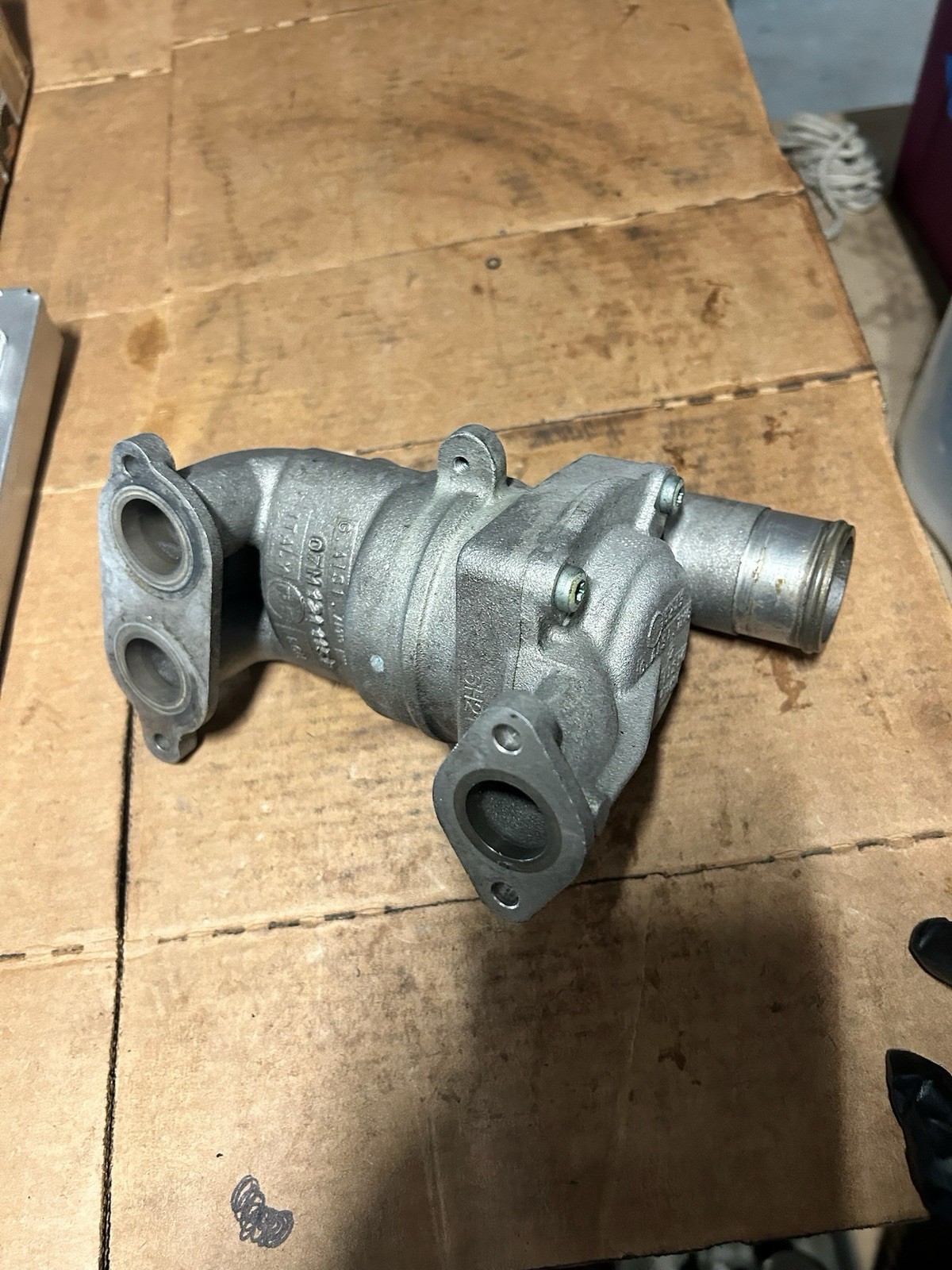 LAMBORGHINI MURCIELAGO LP640 670 WATER THERMOSTAT HOUSING BODY OEM 07M121115B 