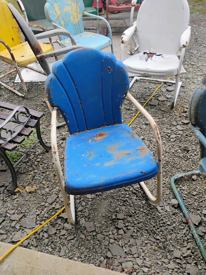 Juego de sillas Shellback vintage anteriores a la Segunda Guerra Mundial (2 sillas por pedido) Foto 3 de 4