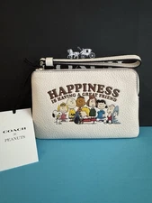 NWT Coach X Peanuts Corner Zip Wristlet In Leather/Gold/Chalk Multi