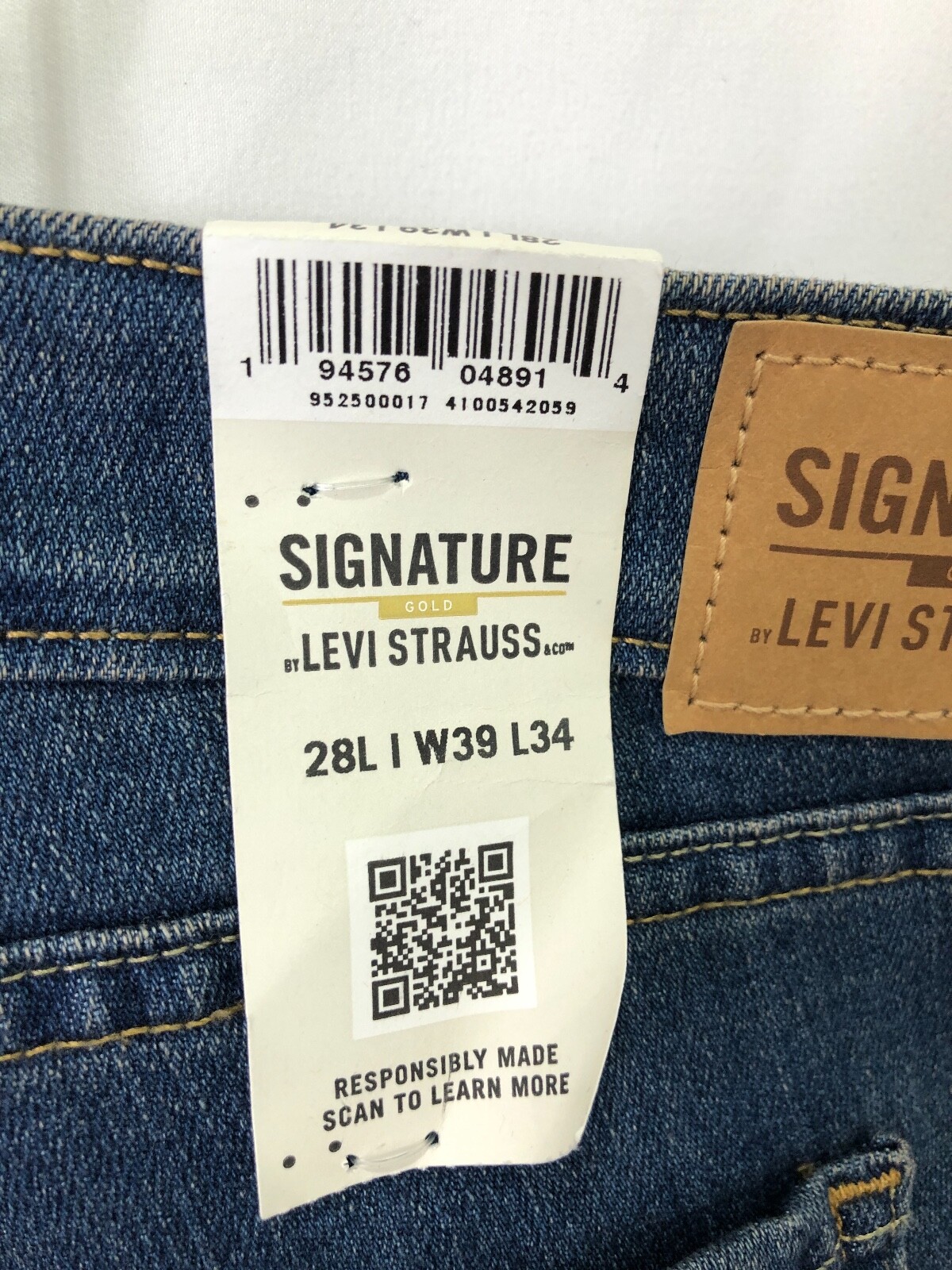 Signature Levi Strauss Jeans Gold Bootcut Blue Women Size 28L 48"W 33.5"L NWT thumbnail 6