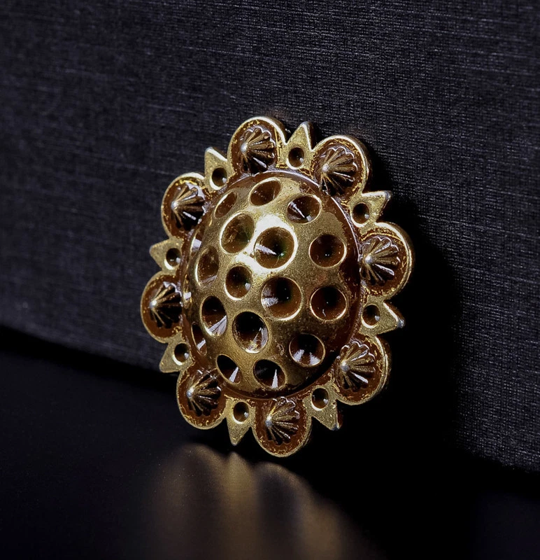 Set of 5 WESTERN HORSE SADDLE TACK 1-3/8" Antique Brass BERRY CONCHOS screw back - Image 4 of 4