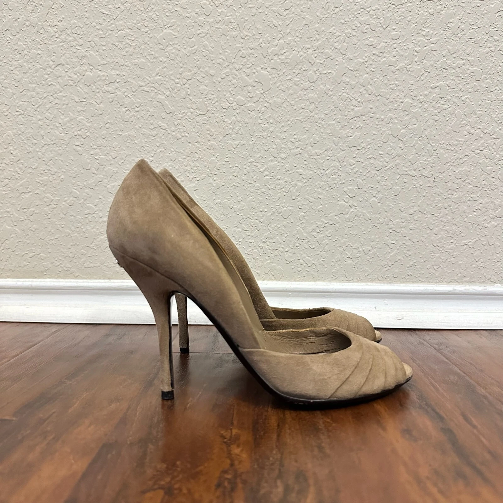 Escarpins GUCCI Iblocking Logo daim d'Orsay talons strass en Taupe US 8,5B