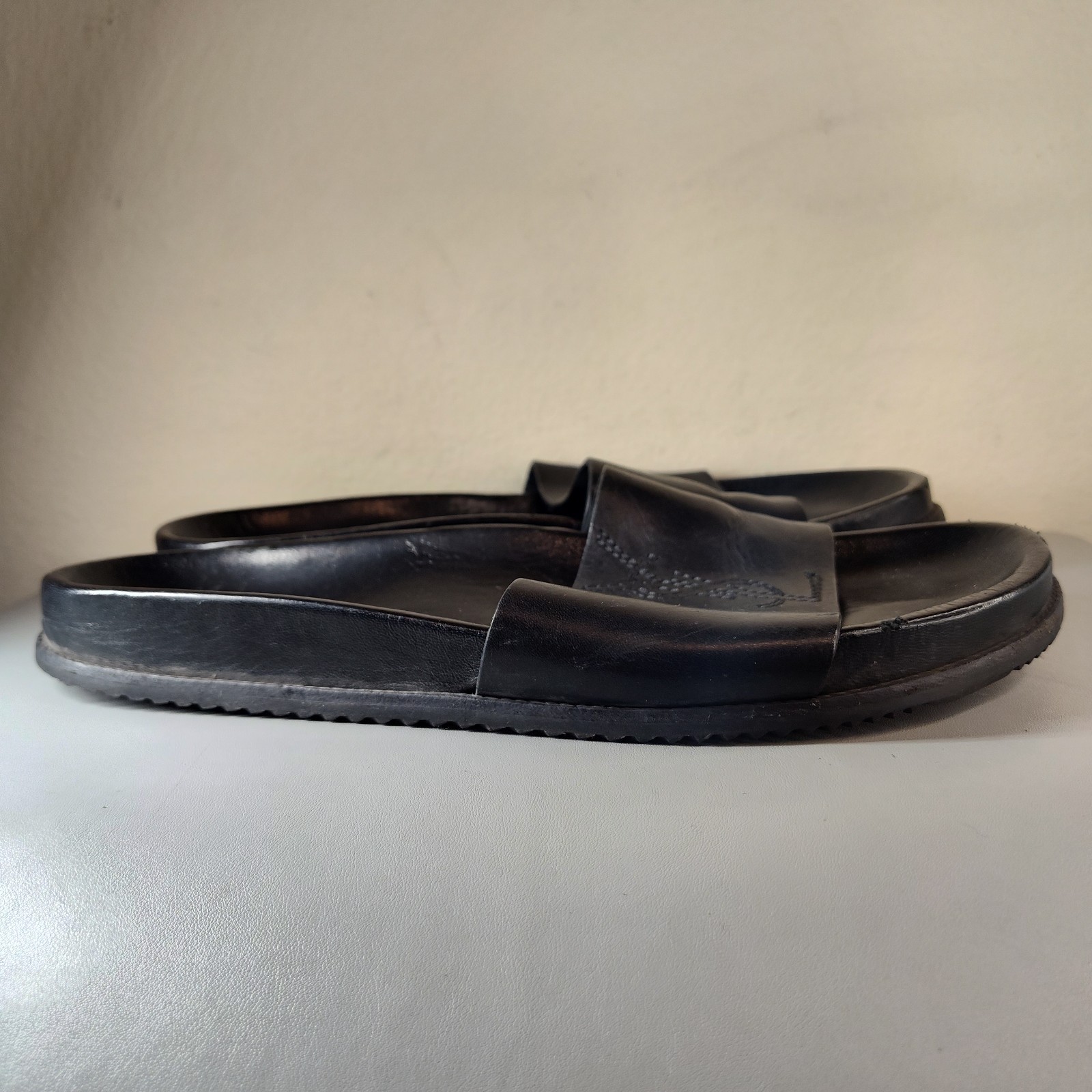 Sandali YSL SAINT LAURENT neri in pelle con monogramma Jimmy Joan Slide EU 42 US 9