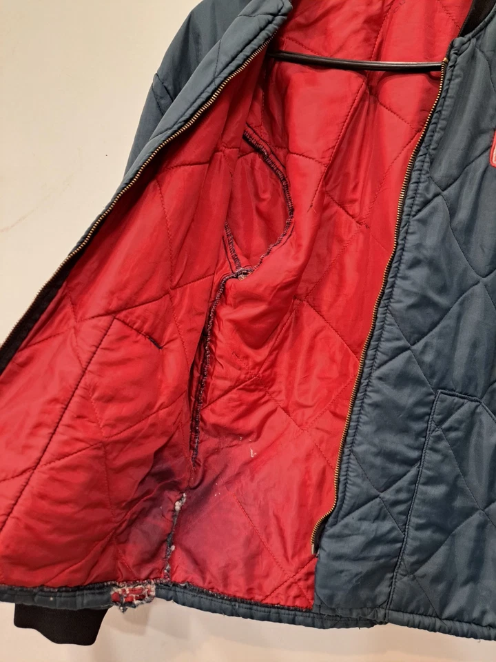 Abrigo Chaqueta Acolchada Azul Pingüino Marca K Años 80 De Colección Hecho en EE. UU. Para Hombre Talla XLarge Foto 3 de 4