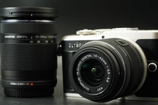 OLYMPUS PEN E-PL9 16.1MP Digital Camera w/ 2 Lens Silver -9536 cuts- 11894